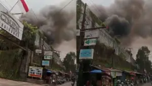 Penampakan asap tebal yang membubung di area PT PJN Sukaraja, Sukabumi. (Sumber: Dok Warga)