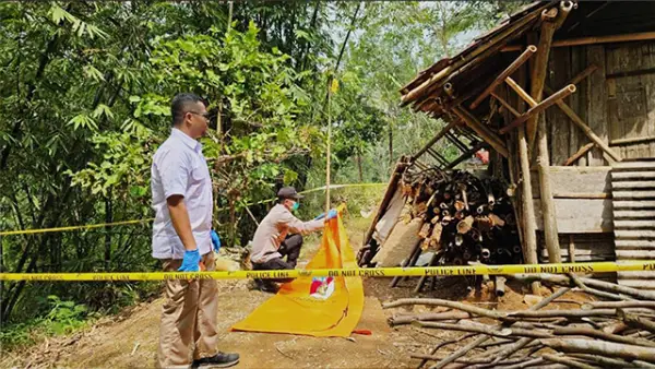 TKP mayat lansia sebatang kara di Kampung Bojong Deet, Desa Kertajaya, Kecamatan Simpenan, Kabupaten Sukabumi. (Sumber : Istimewa.)