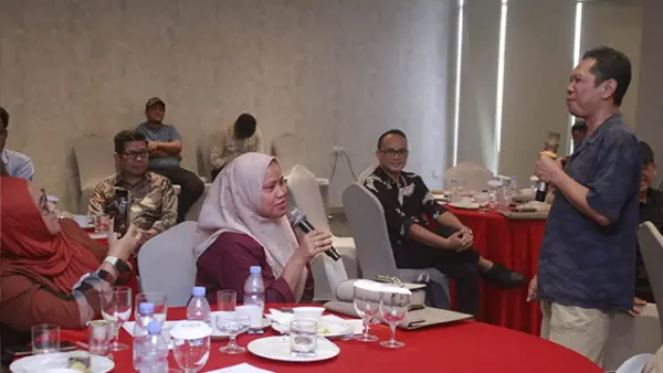 Local Media Community (LMC) kemudian menghimpun aspirasi media lokal melalui rangkaian diskusi di Pekanbaru, Makassar, dan Surabaya yang melibatkan perwakilan media dari 13 provinsi. (Sumber : Istimewa.)