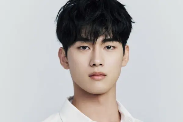 Agensi Hong Min Gi Bantah Tuduhan Kekerasan dari Mantan Pacar, Siap Tempuh Jalur Hukum (Sumber : X/@soompi)