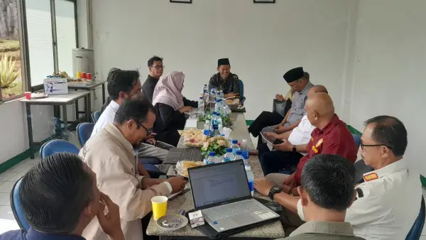 DPRD Sukabumi saat mengunjungi PT Cosmo Technology di Cibadak. (Sumber: Istimewa)