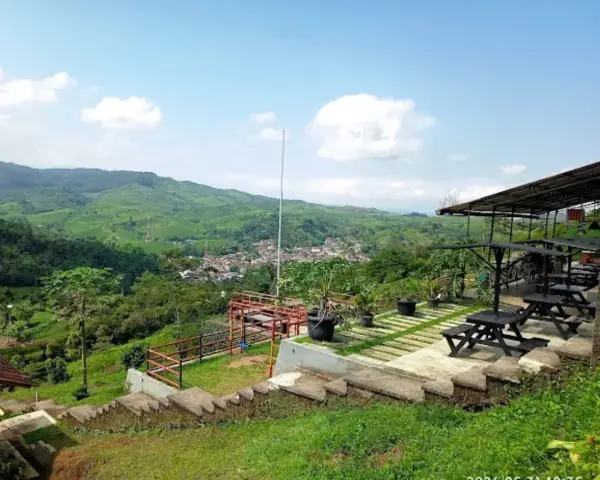 Bukit Tingalieun salah satu destinasi wisata yang bisa jadi tujuan berlibur keluarga di akhir pekan. (Sumber : Gmaps/Moch Kurnia)