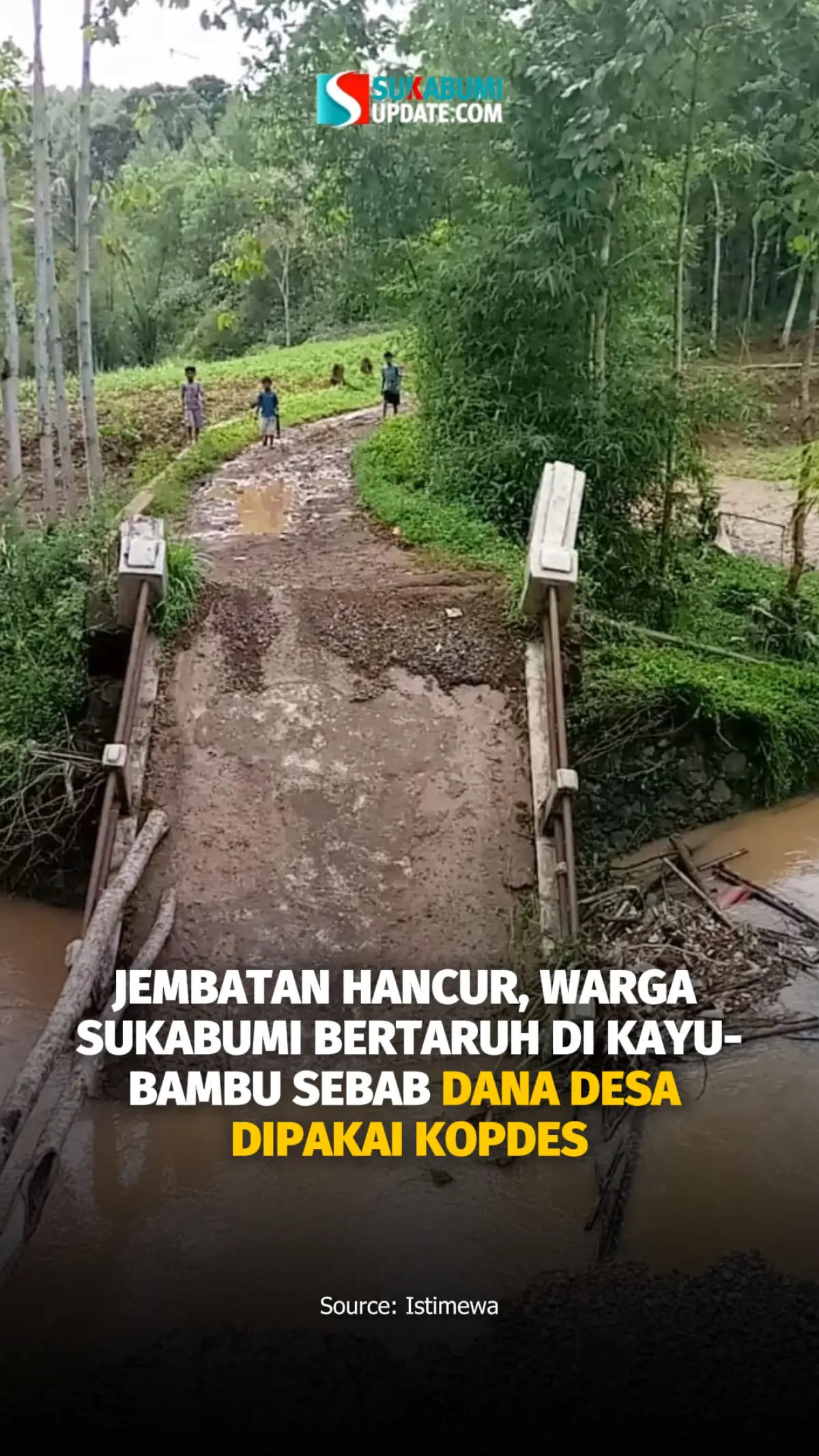 JEMBATAN HANCUR, WARGA SUKABUMI BERTARUH DI KAYU-BAMBU SEBAB DANA DESA DIPAKAI KOPDES