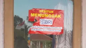 Stiker yang dipermasalahkan debitur BRI di Ciemas Kabupaten Sukabumi (Sumber: dok warga)