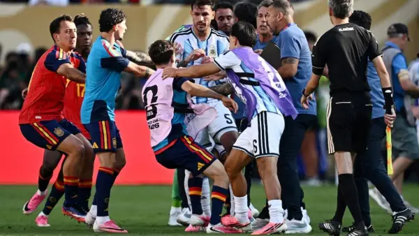 Leandro Paredes diberi hukuman larangan bermain 10 laga oleh FIFA (Sumber: web/reuteus.com)