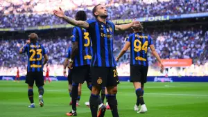 Selebrasi Hakan Calhanoglu setelah mencetak gol untuk Inter Milan saat meghadapi Monza (Sumber: web/inter.it)