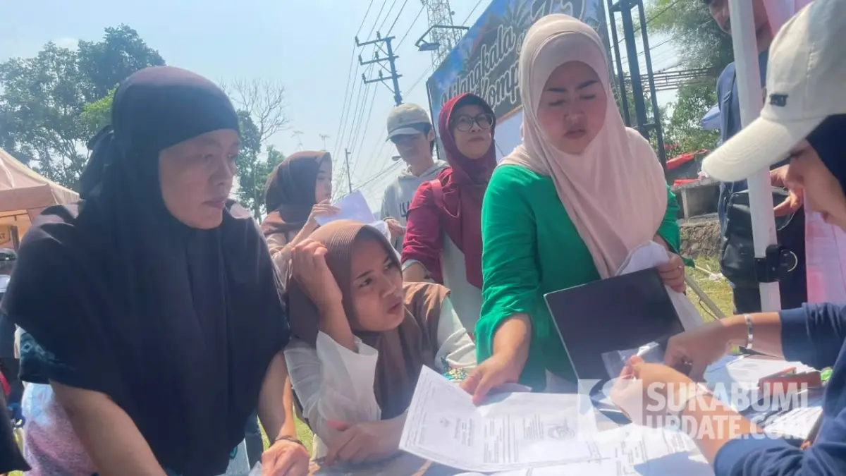 Tanpa ke Kantor, Warga Parungkuda Sukabumi Urus Adminduk Gratis di Lapang Kaliki
