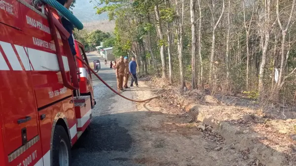 Kebakaran lahan di Ciemas, Kabupaten Sukabumi. Senin (24/8/2026). (Sumber: Istimewa)