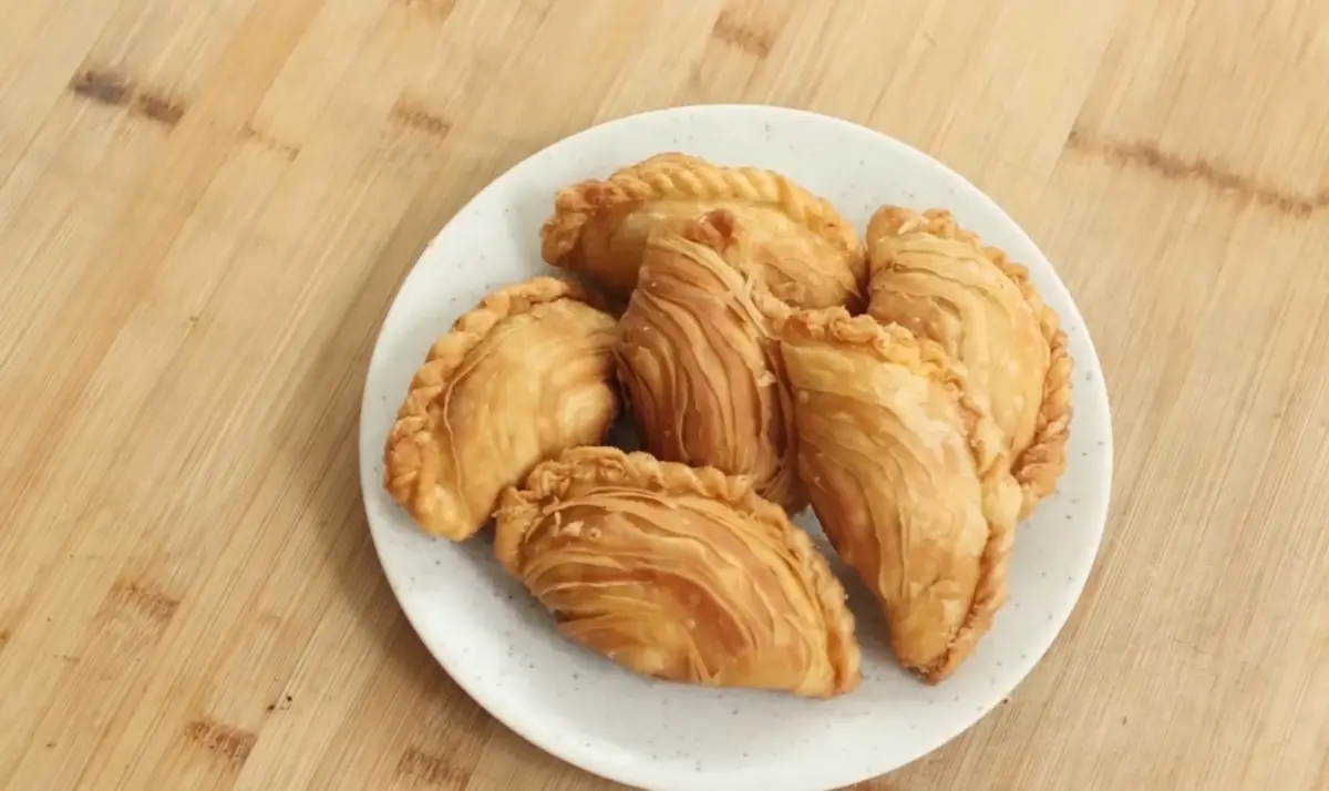 Resep Pastel Karipap Ayam Pedas, Pedas dan Renyah yang Bikin Ketagihan