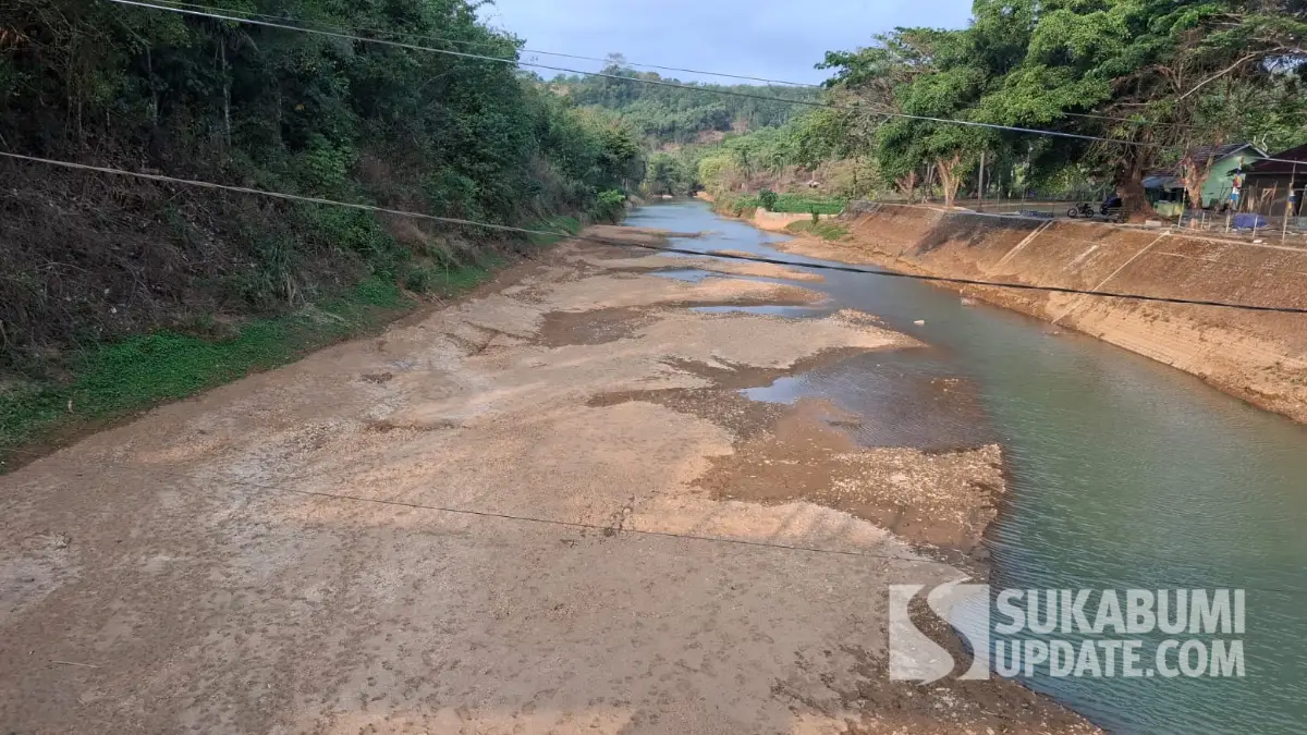 Debit Bendungan Ciletuh Sukabumi Menurun, Dasar Sungai Mulai Terlihat