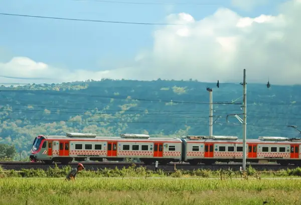 Ilustrasi - Beberapa destinasi wisata yang bisa jadi pilihan tempat berlibur jika rute KRL benar-benar diperpanjang hingga Cigombong. (Sumber : Instagram/commuterline)