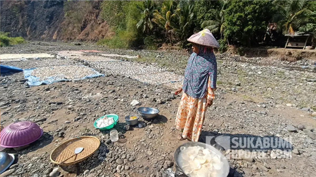 Jual Keripik Gadung Rp5.000 demi Sambung Hidup, Umi Ayen Penyintas Bencana Banjir Cidadap