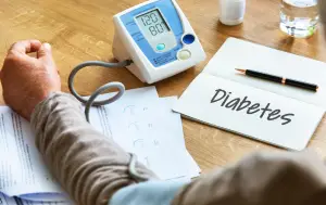 Ilustrasi pemeriksaan diabetes (Sumber : Freepik/@rawpixel)