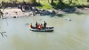 Kondisi Jembatan Leuwi Dinding yang terputus di Desa Tanjungsari, Kecamatan Jampangtengah, Kabupaten Sukabumi. (Sumber: Istimewa)