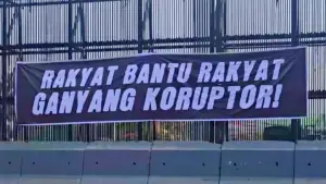 Salah satu spanduk aksi Aliansi Masyarakat Pati Bersatu (AMPB) di DPR RI (Sumber: dok warganet)