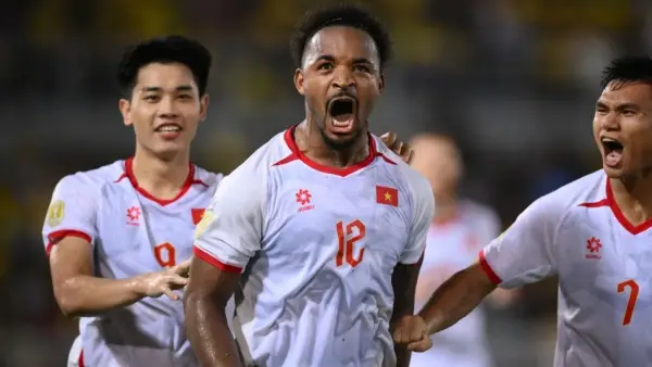 Selebrasi Nguyen Xuan Son setelah mencetak gol untuk Vietnam di Piala AFF 2026 (Sumber: web/aseanutdfc.com)