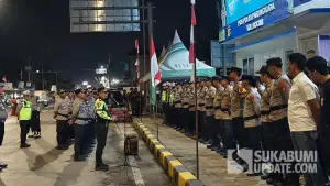 Kapolres Sukabumi AKBP Benny Cahyadi saat menyiagakan personel di Pos Polisi Parungkuda Tol Bocimi, Rabu (26/8/2026), (Sumber Foto: SU/Ibnu)
