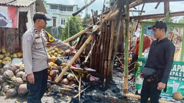Kondisi warung warga Sagaranten usai terbakar. (Sumber: Istimewa)