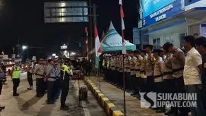 Kapolres Sukabumi AKBP Benny Cahyadi saat menyiagakan personel di Pos Polisi Parungkuda Tol Bocimi, Rabu (26/8/2026). (Sumber: SU/Ibnu Sanubari)
