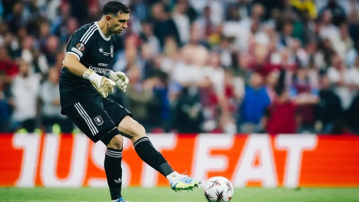 Zion Suzuki Gabung Aston Villa, Emiliano Martinez Selangkah Lagi Gabung Chelsea ?