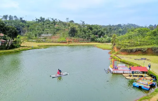 Situ Cibereum atau Situ Cibeureum sebuah danau tersembunyi yang ada di Cianjur Selatan. (Sumber : Instagram/situ_cibeureum03)