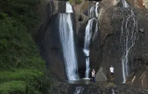 Curug Terekel, salah satu air terjun unik yang ada di Cianjur Selatan. (Sumber : Gmaps/Indra Susandi)