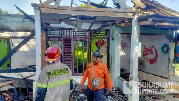 Kondisi rumah pascakebakaran di di Kampung Ciburuy RT 018/005, Desa Kompa, Kecamatan Parungkuda, Kabupaten Sukabumi. (Sumber Foto: Istimewa)