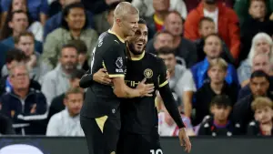 Erling Halaand dan Rayan Cherki rayakan gol Manchester City saat hadapi Crystal Palace. (Sumber: web/reuteus.com)