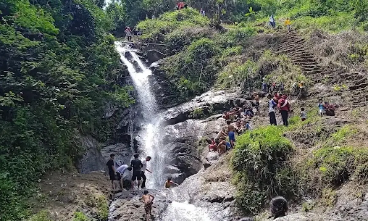 Menjelajah Curug Siuh Cibeber, Ada Air Terjun Berundak dan Goa di Sekitarnya