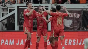 Aksi para pemain Persija setelah unggul dari Brisbane Roar. (Sumber: Instagram/@persija)