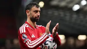 Aksi Bruno Fernandes setelah pertandingan Manchester United menghadapi Ipswich Town. (Sumber: web/manutd.com)
