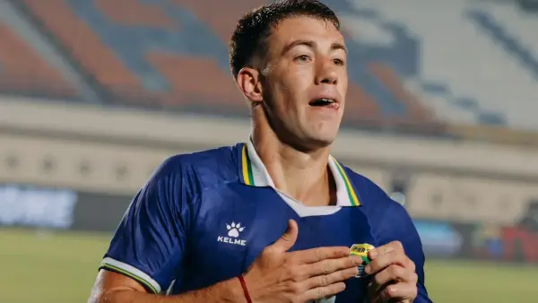Selebrasi Mariano Peralta saat cetak gol untuk Persib saat menghadapi Manila Digger di playoff AFC Champions League Two 2026/2027 (Sumber: Instagram/@persib)