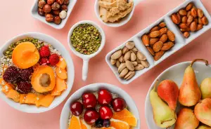 Ilustrasi camilan sehat untuk turunkan berat badan (Sumber : Freepik/@8photo)