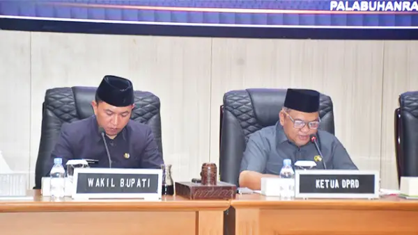 Wakil Bupati Sukabumi, Andreas dan Ketua DPRD Kabupaten Sukabumi, Budi Azhar di Rapat Paripurna DPRD Kabupaten Sukabumi, Kamis (3/9/2026). (Sumber : Dokpim).