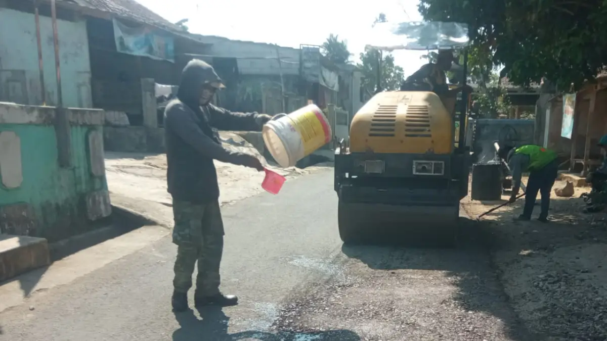 Dinas PU Sukabumi Tangani Jalan Ciheulangtonggoh-Caringin dengan Coldmix