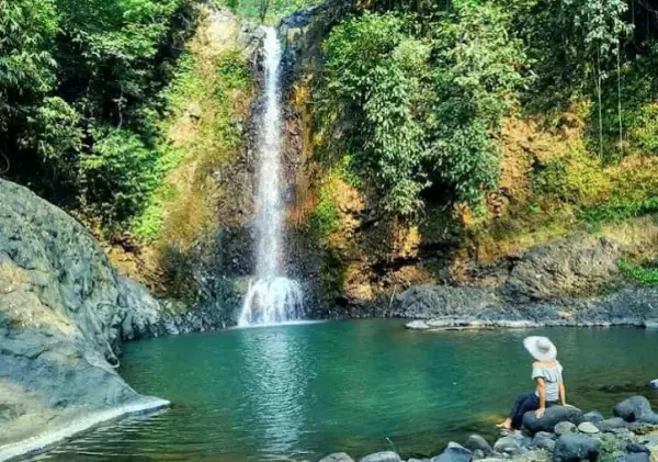 Curug Bedil, salah satu air terjun yang ada di Subang untuk liburan akhir pekan. (Sumber : Gmaps/Rahma)