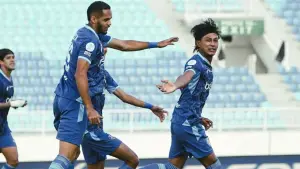 Aksi Johan Alfarizi setelah cetak gol untuk Arema FC menghadapi Ardhyaksa. (Sumber: Instagram/@aremafcofficial)