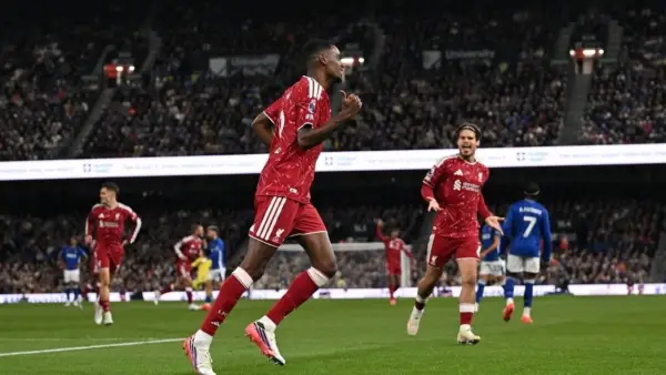Selebrasi Alexander Isak setelah cetak gol untuk Liverpool saat hadapi Ipswich Town (Sumber: web/Liverpoolfc.com)