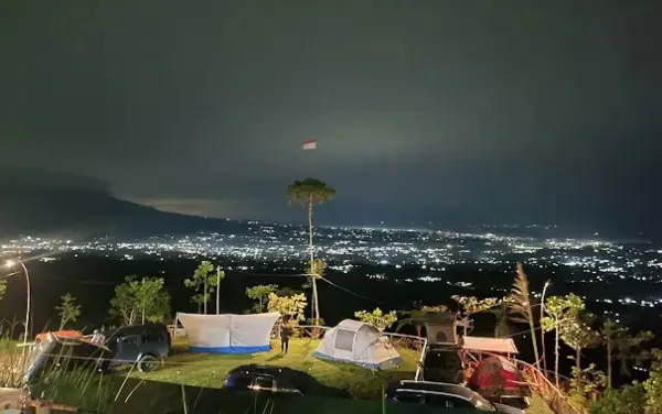 Saung Gunung Camp di Parakansalak Sukabumi bisa dijadikan destinasi liburan saat menikmati akhir pekan (Sumber : Instagram/saunggunung.camp)