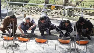 Peletakan batu pertama pembangunan jembatan Leuwidingding, penguhubung Kecamatan Gunungguruh dan Jampangtengah, Kabupaten Sukabumi, Minggu (6/9/2026) | Foto : Pemkab Sukabumi