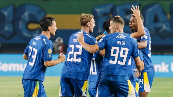Selebrasi para pemain Persib Bandung saat mengalahkan PSM Makassar. (Sumber: web/persib.co.id)