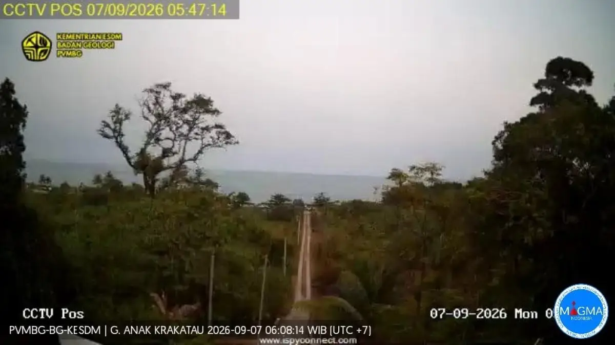 Pantauan CCTV Gunung Anak Krakatau pada Senin (7/9/2026) pagi. | Foto: PVMBG