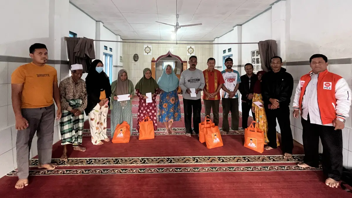Kebakaran Rumah di Cikahuripan, Slamet Datang Bawa Bantuan untuk Warga Terdampak