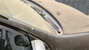 Abu vulkanik anak krakatau di mobil warga Sukabumi (Sumber: dok warga)