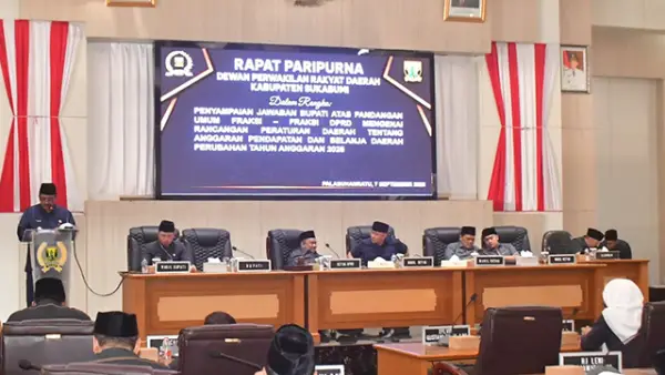 Rapat paripurna DPRD Kabupaten Sukabumi dengan agenda penyampaian jawaban Bupati Sukabumi, Senin (07/09/2026). (Sumber : dok DPRD kab Sukabumi.)
