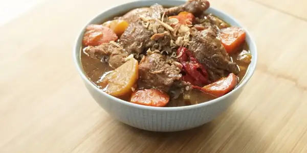 Resep Ayam Kecap, Hidangan Manis dan Wangi yang Jadi Menu Andalan Keluarga (Sumber : Youtube | Devina Hermawan)