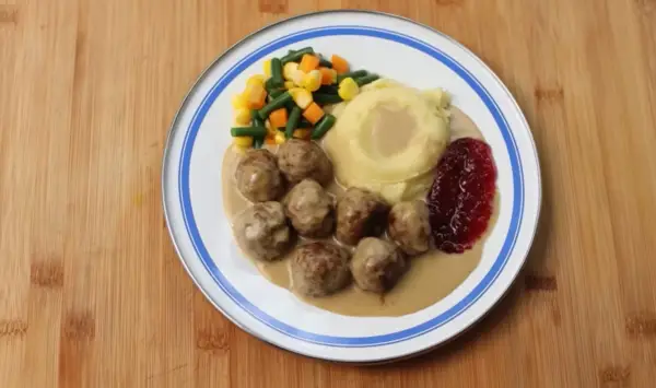 Resep Swedish Meatball, Hidangan Creamy dan Lembut yang Menggoda (Sumber : Youtube | Devina Hermawan)