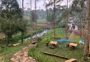 Wisata Pangsalatan, salah satu tempat camping yang nyaman di kaki Gunung Gede Pangrango. (Sumber : Gmaps/Muhamad Fadila)