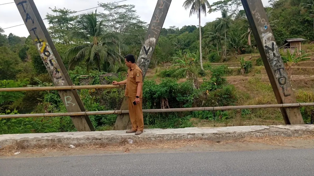 Besi Jembatan Cikarang Sukabumi Digondol Maling, Dinas PU: Berbahaya Bagi Pengguna Jalan