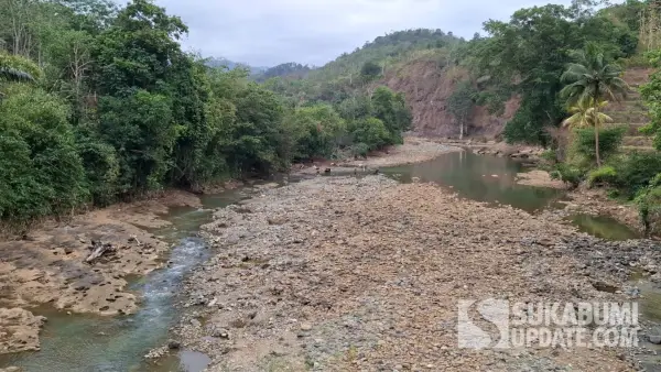 Kondisi Sungai Cikaso perbatasan Desa Bojong, Kecamatan Kalibunder dengan Desa Sirnamekar, Kecamatan Tegalbuleud, Rabu (9/9/2026). (Sumber Foto: SU/Ragil)